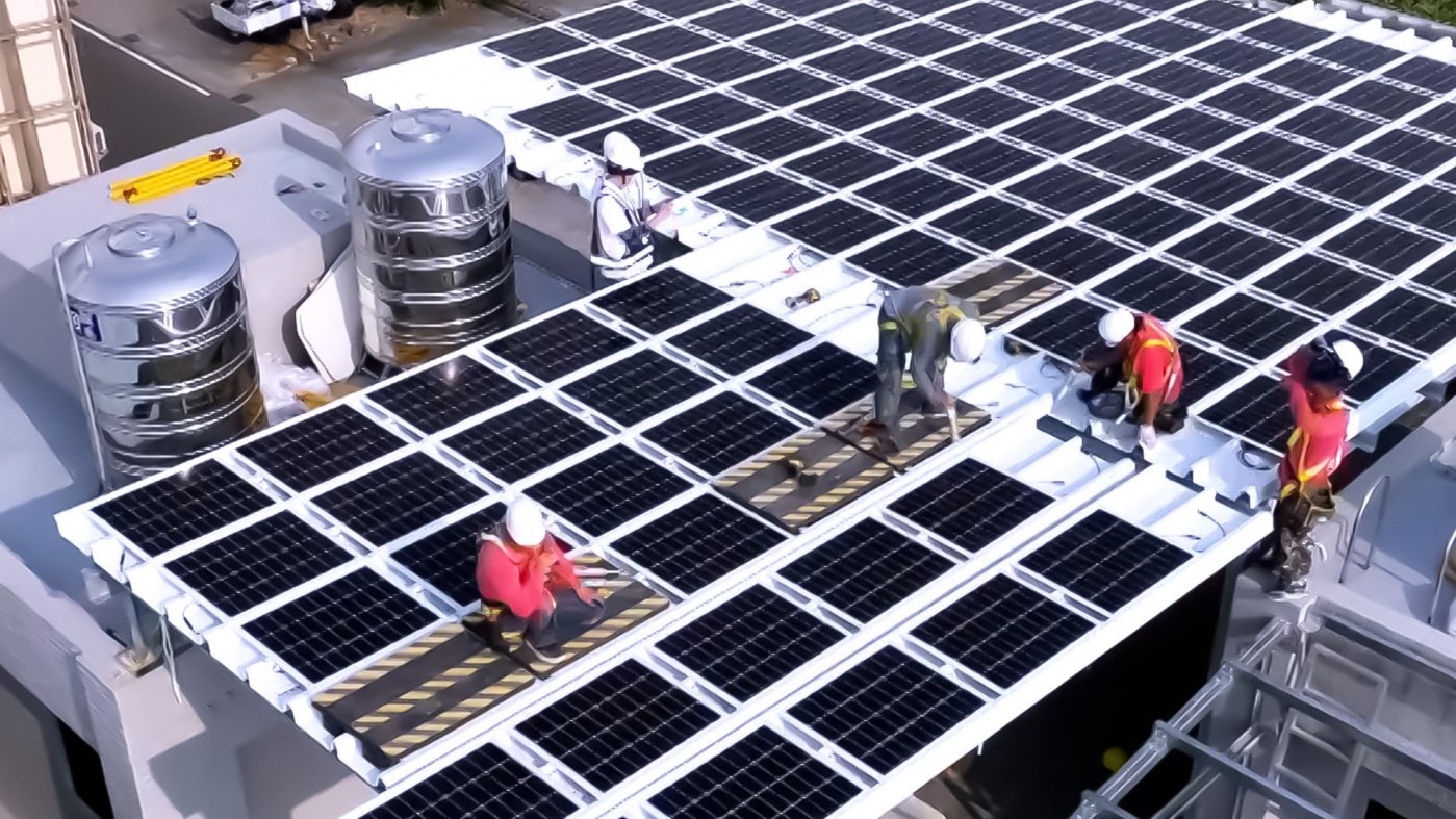 友達打造光電建築一體化整合建材，開發SunSteel光電整合型浪板，實現快速安裝、避免二次施工，讓屋頂光電躍升未來建物新標配。